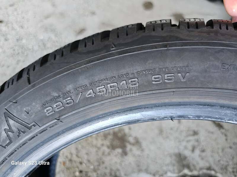 Dunlop 225/45 R18 Zimska