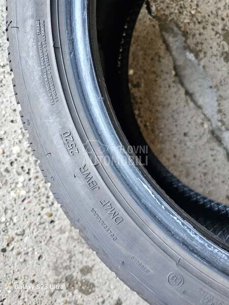 Dunlop 225/45 R18 Zimska