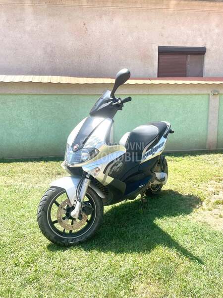 Gilera runner st