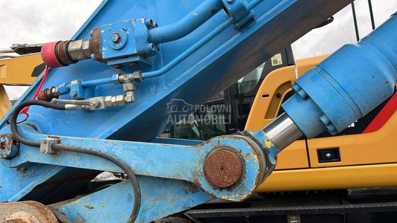 New Holland E265B