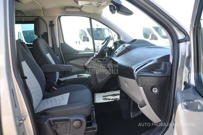 Ford Transit Custom 8 MESTA