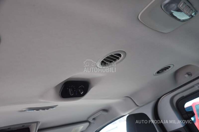 Ford Transit Custom 8 MESTA