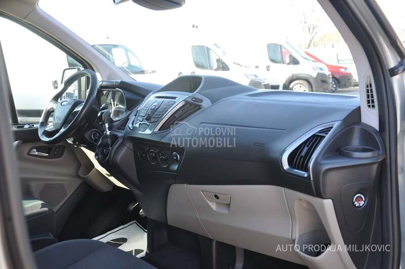 Ford Transit Custom 8 MESTA