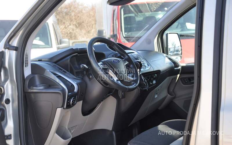 Ford Transit Custom 8 MESTA