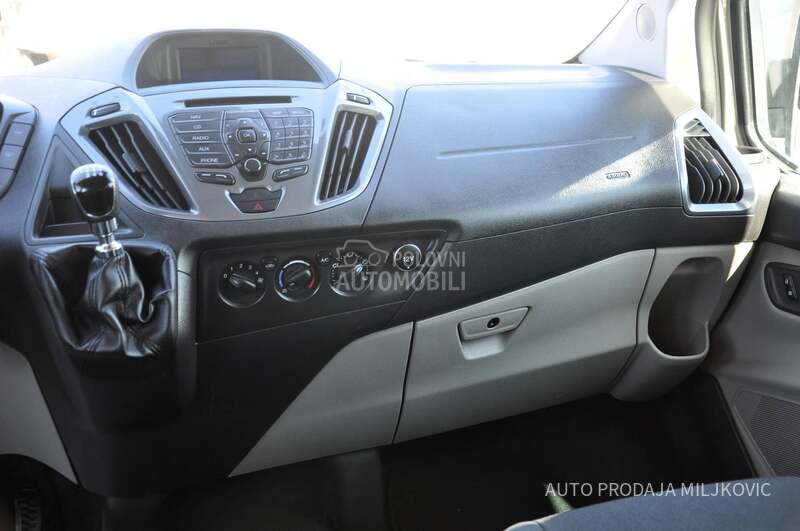 Ford Transit Custom 8 MESTA