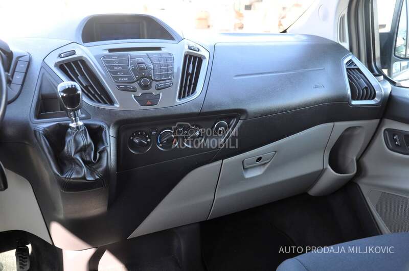 Ford Transit Custom 8 MESTA