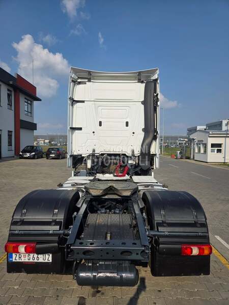 Mercedes Benz ACTROS 1845