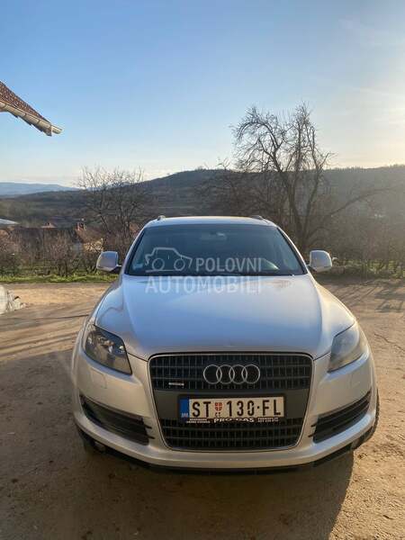 Audi Q7 