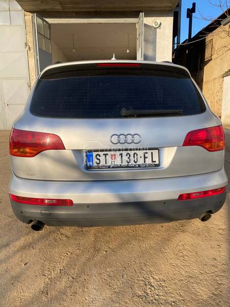 Audi Q7 