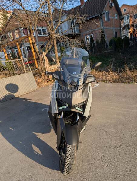 Yamaha XMAX Tech Max+ Akrapovic