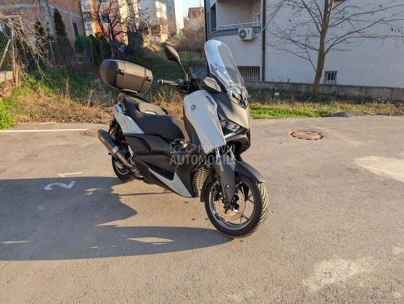 Yamaha XMAX Tech Max+ Akrapovic