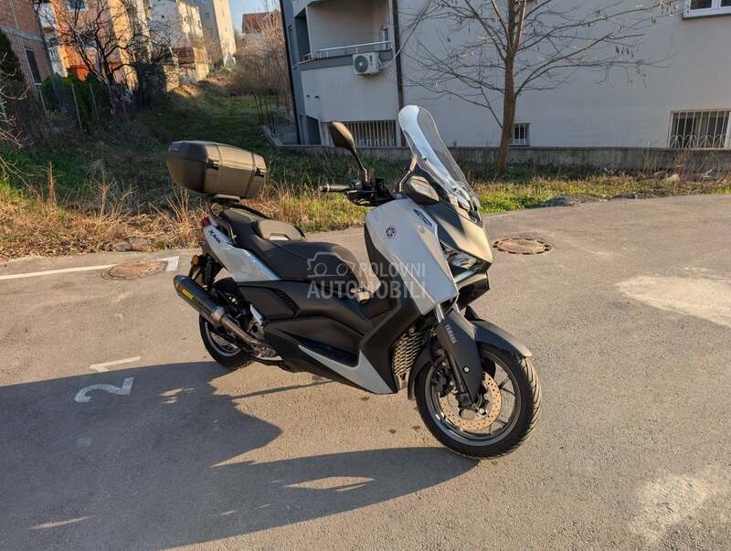 Yamaha XMAX Tech Max+ Akrapovic