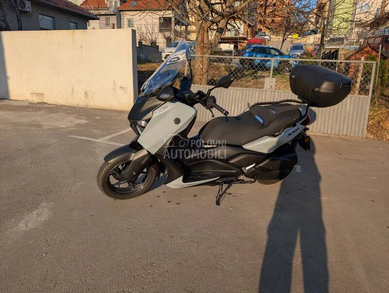 Yamaha XMAX Tech Max+ Akrapovic