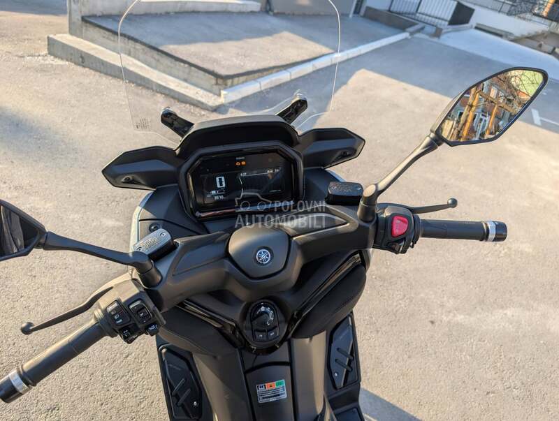 Yamaha XMAX Tech Max+ Akrapovic