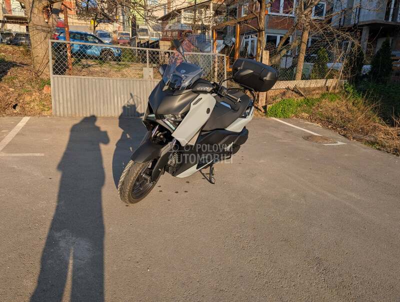 Yamaha XMAX Tech Max+ Akrapovic