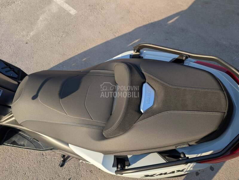 Yamaha XMAX Tech Max+ Akrapovic