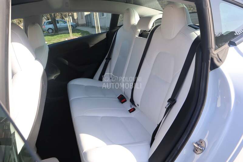 Tesla Model 3 AWD Performance