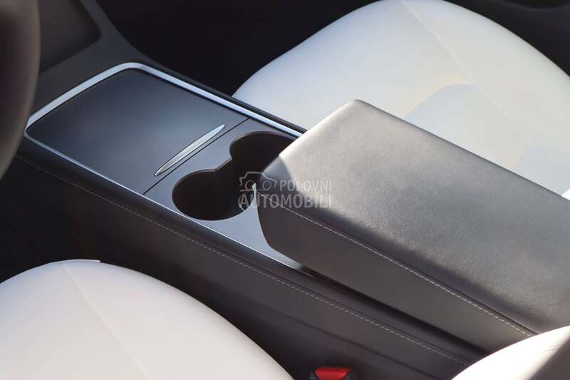 Tesla Model 3 AWD Performance