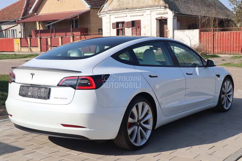 Tesla Model 3 AWD Performance