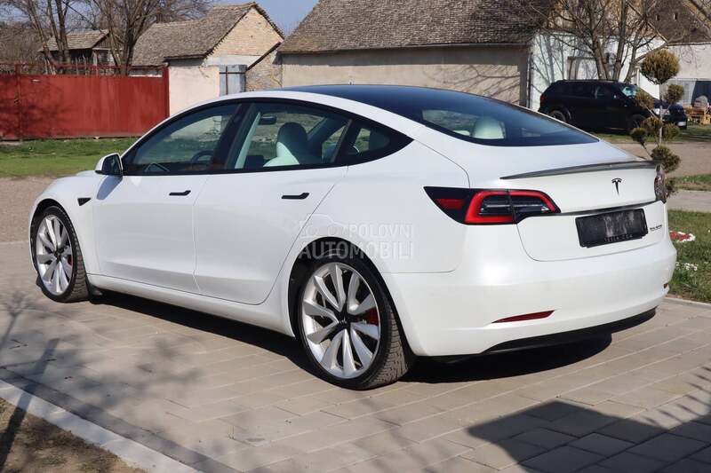 Tesla Model 3 AWD Performance