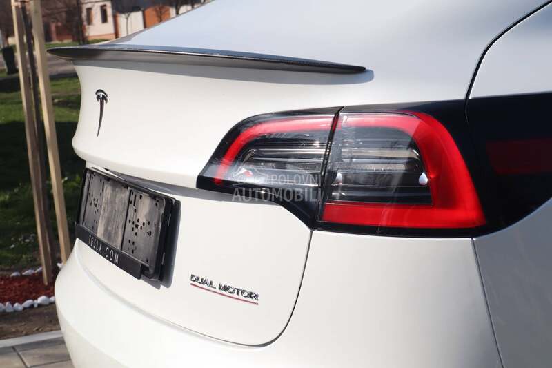 Tesla Model 3 AWD Performance