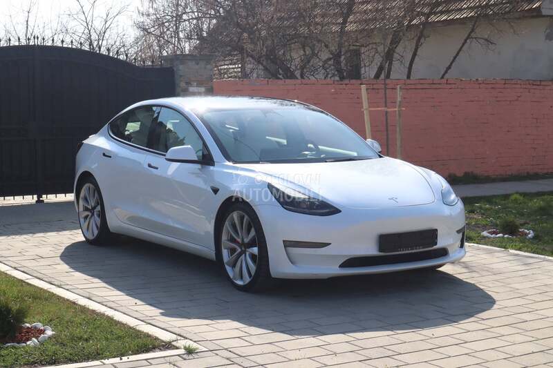 Tesla Model 3 AWD Performance