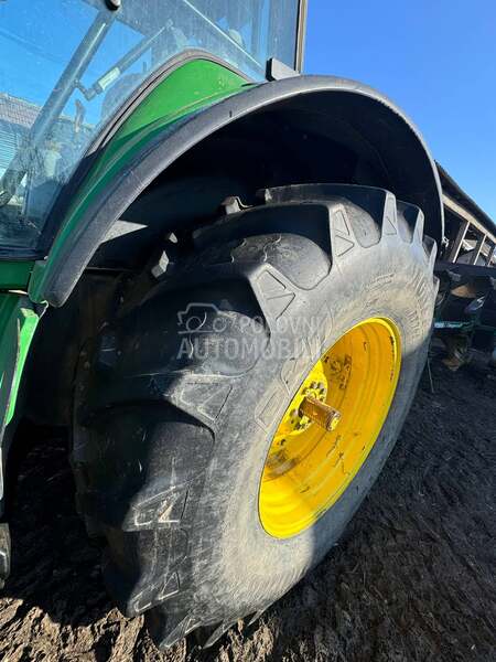 John Deere 7820