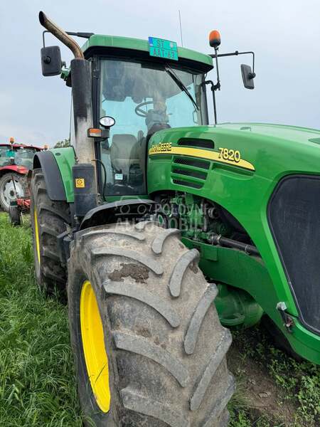 John Deere 7820