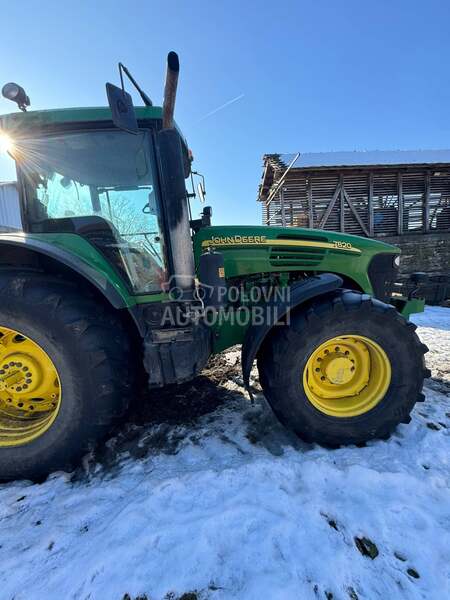 John Deere 7820