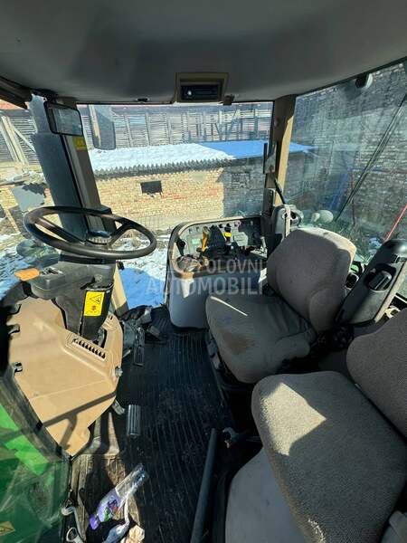 John Deere 7820