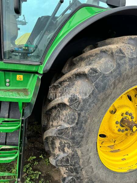 John Deere 7820