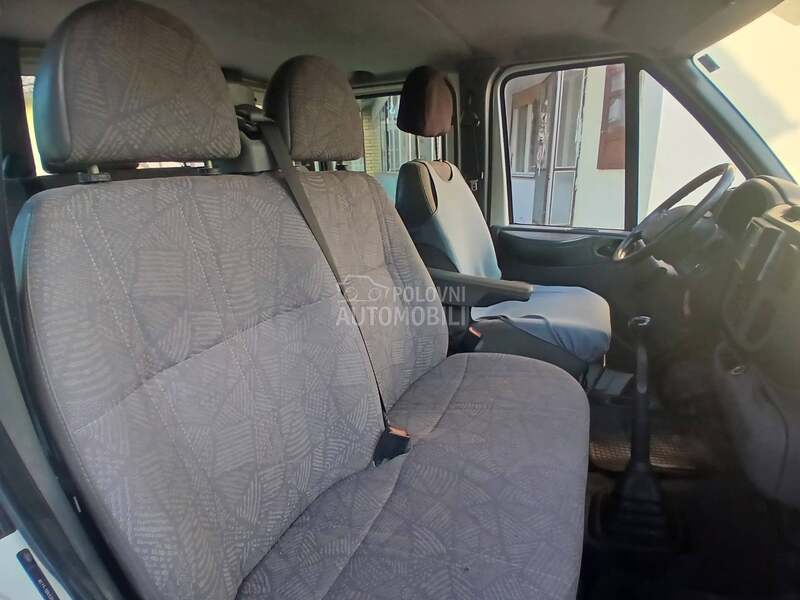 Ford Transit putar top stanje