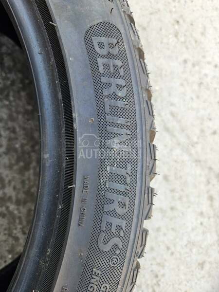 Ostalo 245/40 R18 Sve sezone