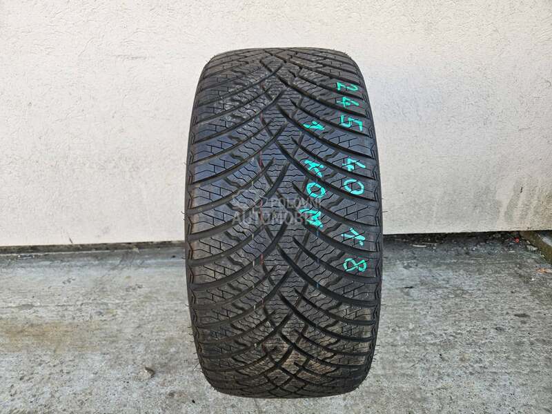 Ostalo 245/40 R18 Sve sezone