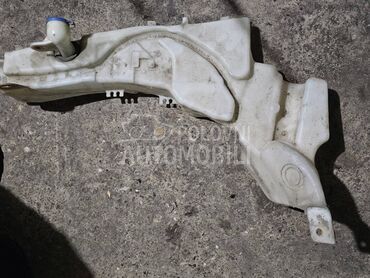 Posuda tečnosti za brisače za Ford Focus od 2004. do 2008. god.