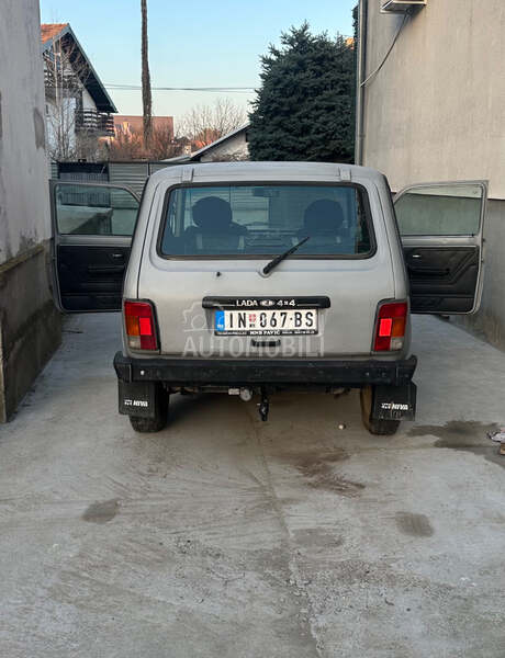Lada Niva servo