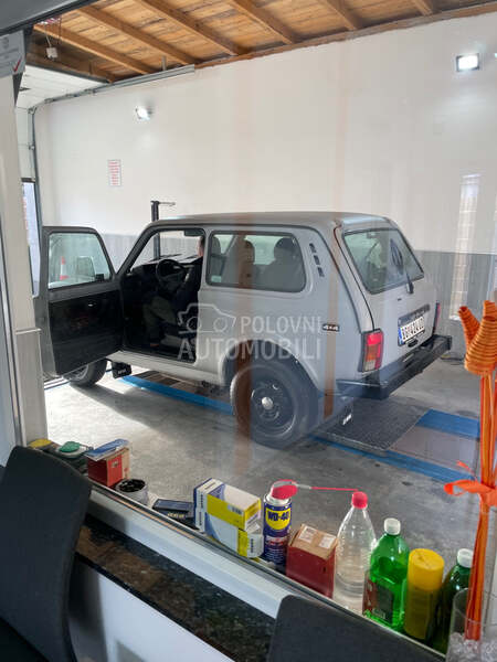 Lada Niva servo