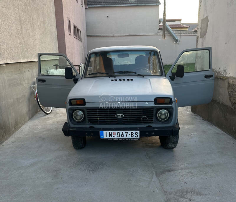 Lada Niva servo