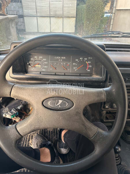 Lada Niva servo