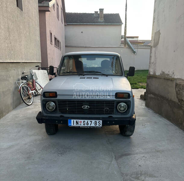Lada Niva servo