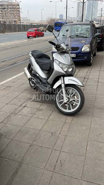 Piaggio Beverly 200