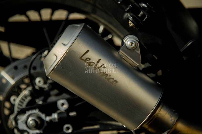 Husqvarna 401 Svartpilen