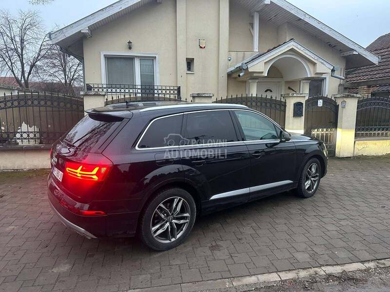 Audi Q7 