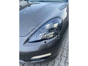 Levi far za Porsche Panamera od 2009. do 2014. god.