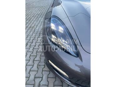 Desni far za Porsche Panamera od 2009. do 2014. god.