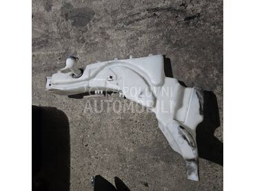 Posuda tečnosti za brisače za Ford Focus od 2008. do 2011. god.