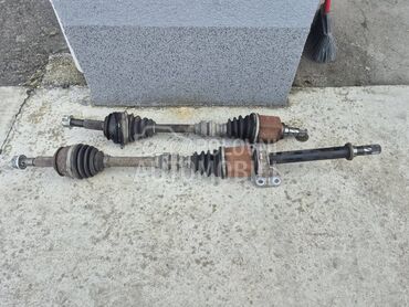 Poluosovina leva i desna za Nissan Qashqai od 2014. do 2021. god.