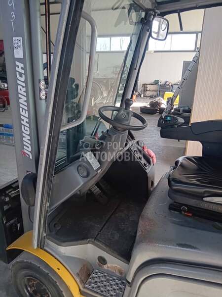 Jungheinrich TFG 320 S