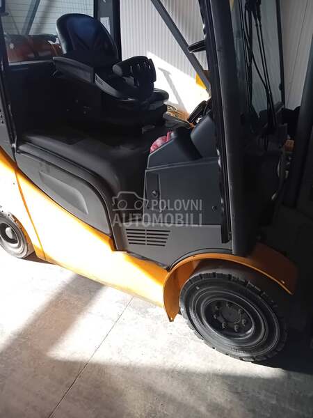 Jungheinrich TFG 320 S