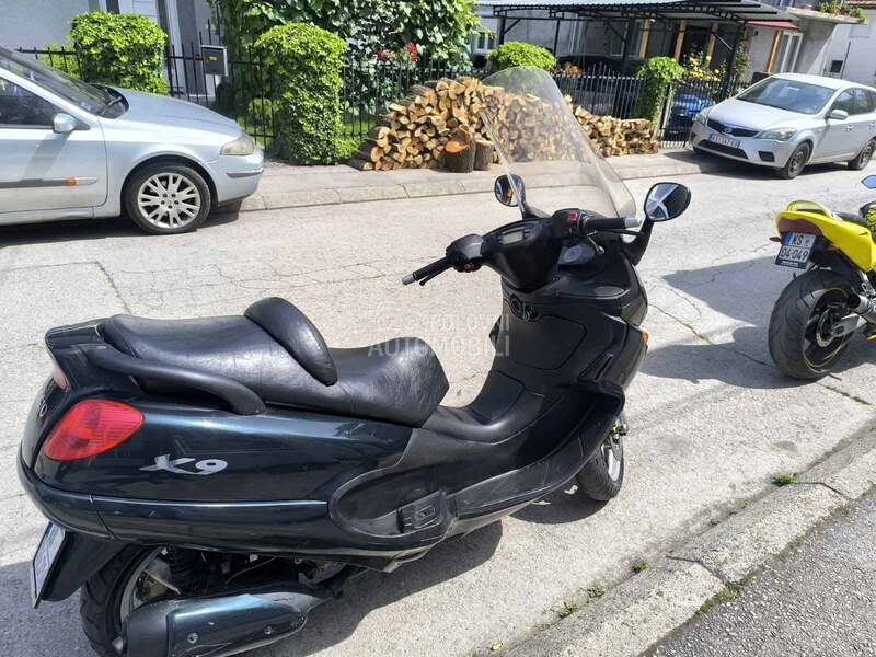 Piaggio x9